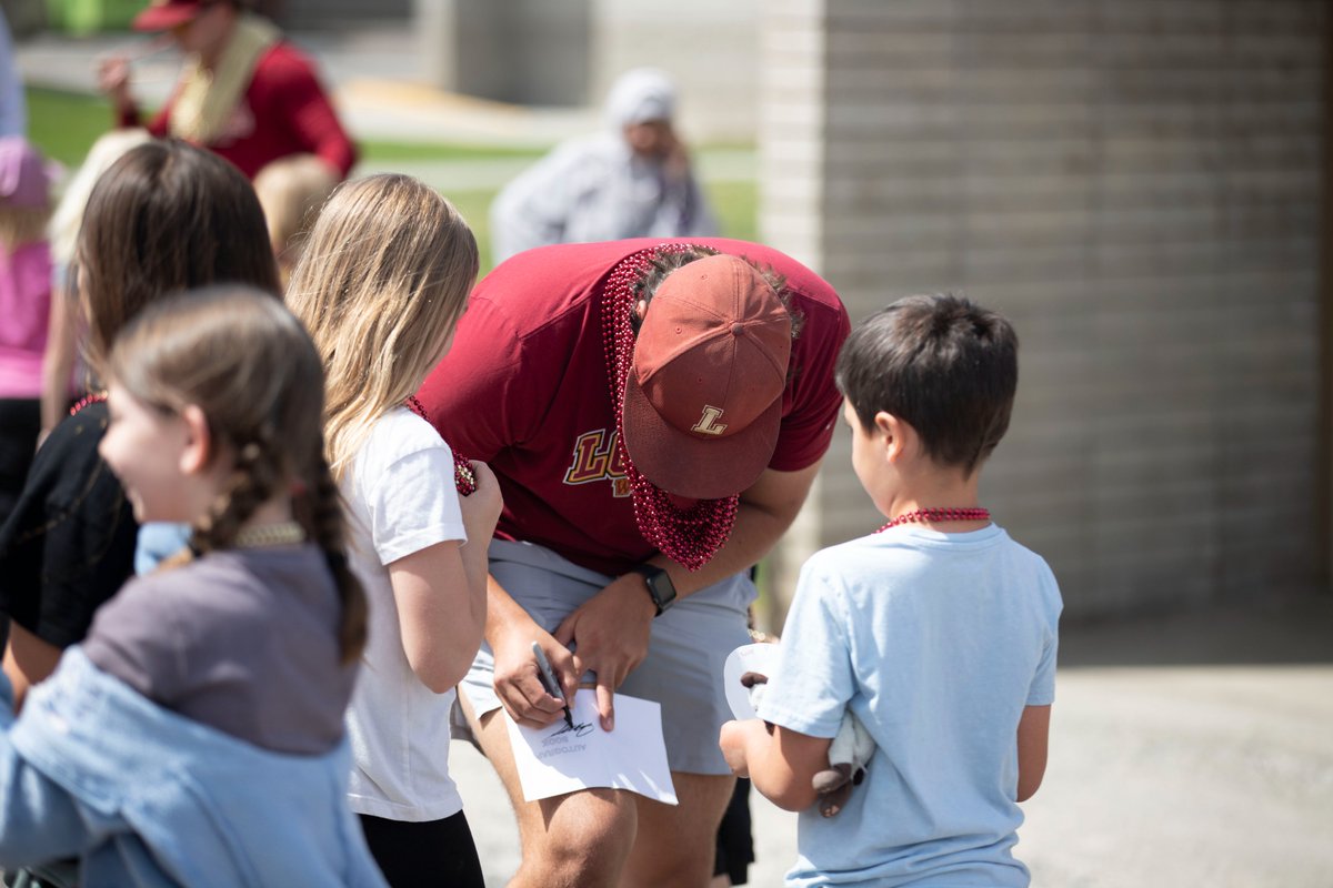 We're soaking up every moment of our time at the NAIA World Series! The Wolf Pack has spent the last two days with the kids of the Lewiston &amp; Clarkston communities. 

#GeauxPack