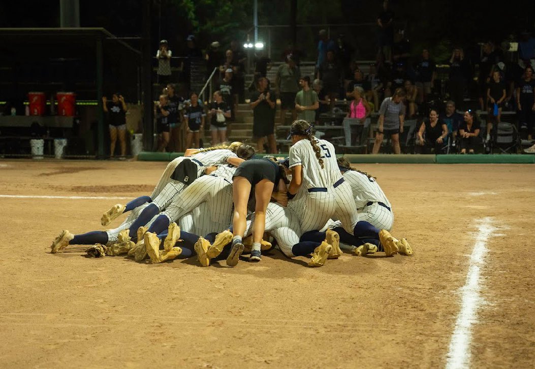 Emma Bell tweet media