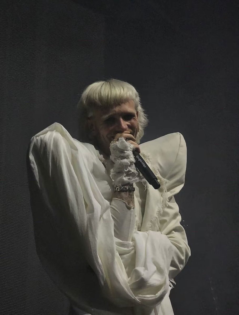 i want this hair in the white unity suit more so than the blue europapa suit. Like i need it very bad actually Please