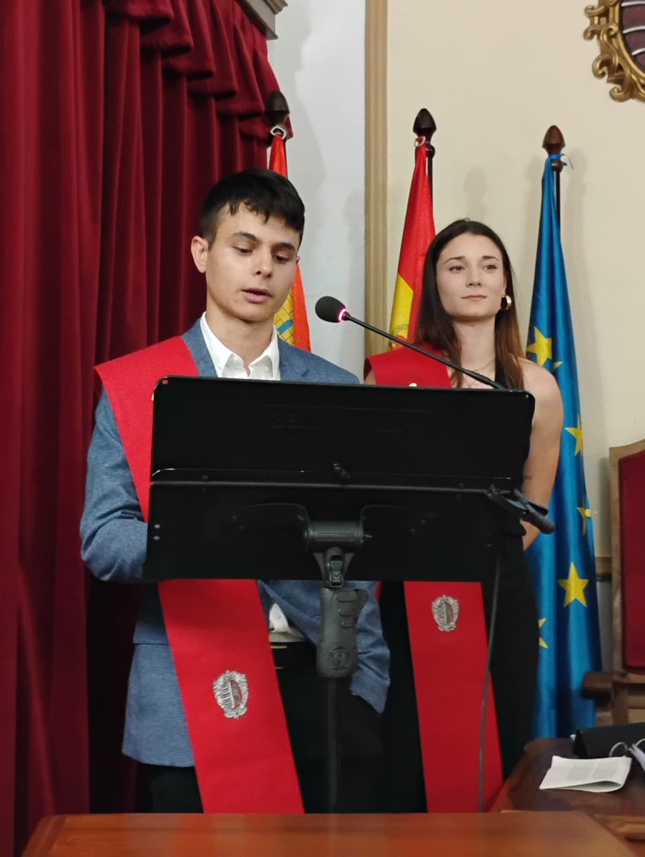 iesmachado's tweet photo. Graduación de Bachillerato Nocturno y Ciclos Formativos de Educación Infantil y Atención a Personas en Situación de Dependencia. Siempre #Mxns https://t.co/xeAsMDJgDB