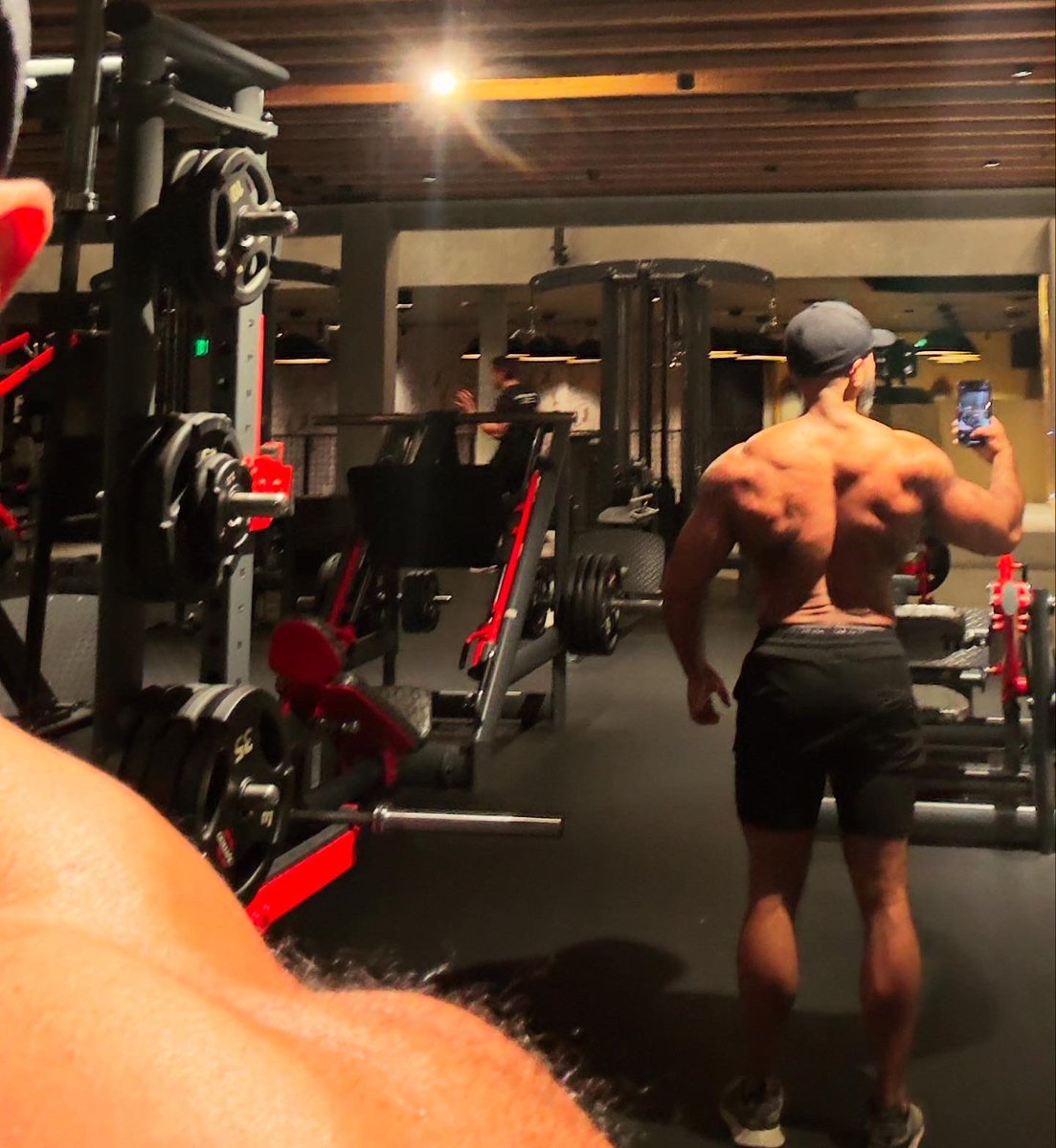 Getting back in the gym after being away at EDC the last week. Good to be back 💪🏽🧸🔥