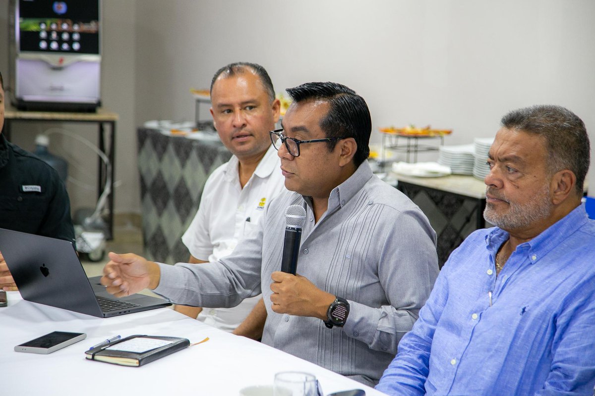 Secretaría de Turismo de Guerrero (@sectur_guerrero) on Twitter photo El taller contó con la presencia de representantes de la Secretaría de Turismo de Guerrero, la <a href="/Sectur_Acapulco/">Secretaría de Turismo de Acapulco</a> y la <a href="/AHETA1/">A H E T A</a>, encabezada por José Luis Smithers Jiménez, en un esfuerzo conjunto por impulsar la promoción turística del #HogarDelSol. ☀️ (2/2)
<a href="/Gob_Guerrero/">Gobierno de Guerrero</a> El taller contó con la presencia de representantes de la Secretaría de Turismo de Guerrero, la <a href="/Sectur_Acapulco/">Secretaría de Turismo de Acapulco</a> y la <a href="/AHETA1/">A H E T A</a>, encabezada por José Luis Smithers Jiménez, en un esfuerzo conjunto por impulsar la promoción turística del #HogarDelSol. ☀️ (2/2)
<a href="/Gob_Guerrero/">Gobierno de Guerrero</a>