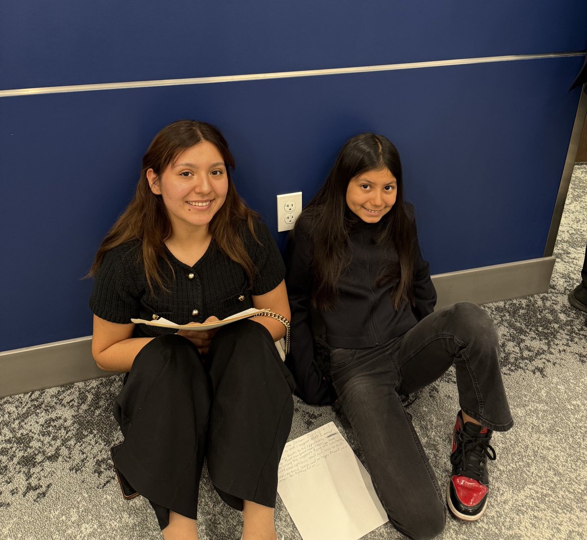 ValeriaGurr's tweet photo. The kids are all excited waiting to support #Ab584 #SchoolChoice https://t.co/1Rb9w45bvq