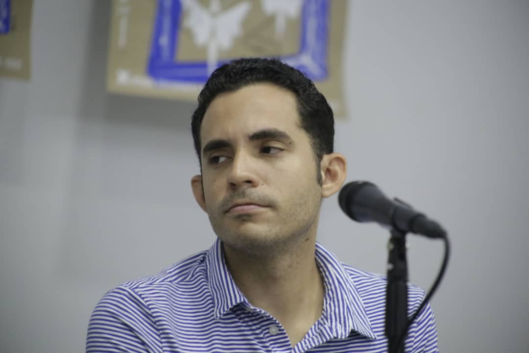 🗣️ El día de ayer se realizó un panel titulado "Estudios lingüísticos entre Cuba y el Caribe: Rescate y proyecciones en archivos y textos escolares". Este evento abordó la historia y el desarrollo del español en Cuba.