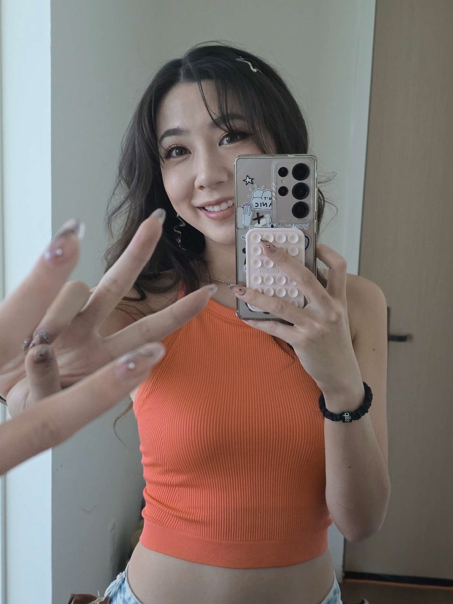 fuslie's tweet image. I will be at the 100T Compound tn for the @ATT Annihilator Cup watch party and for a meet & greet :D!! #ATTPartner
bit.ly/4jUnfbo