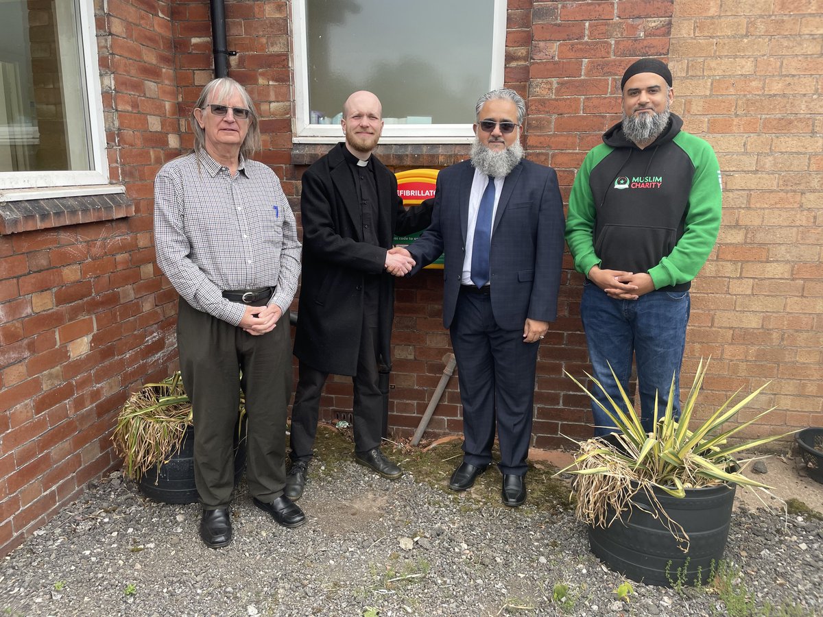 To support the local community, a defibrillator is now installed at Ordsall Parish Hall (DN22 7TU). Special thanks to Rev'd Alex Shiells for his openness, ongoing engagement, and commitment to community collaboration.

More here: facebook.com/JamiaAlKaram/p…