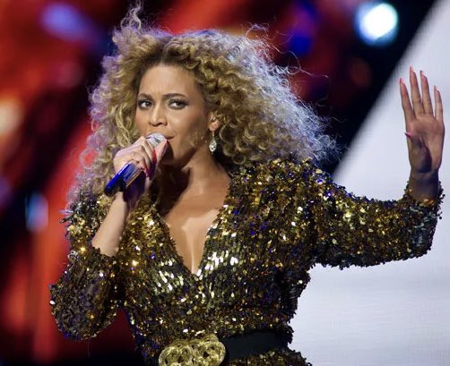 the hair is giving 4 era omg