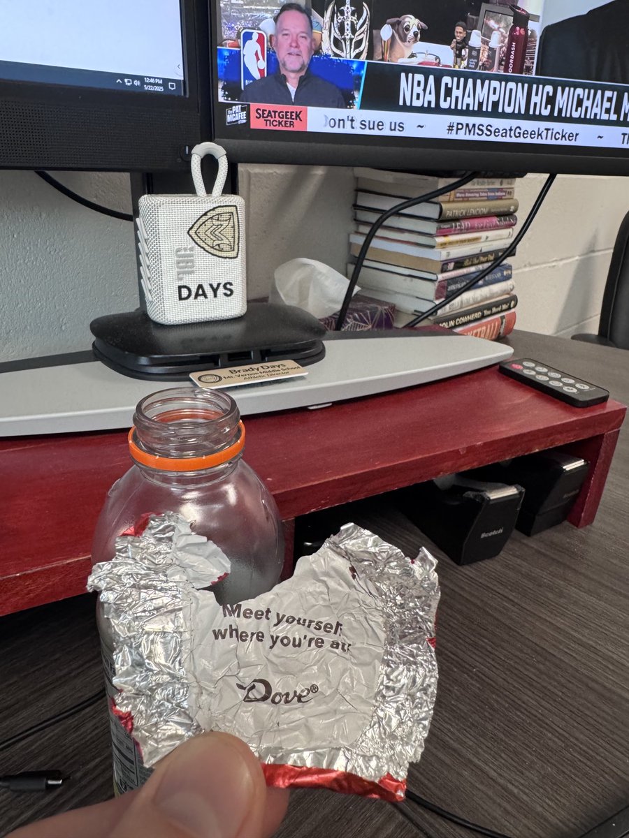 Brady Days (@coachdays82) on Twitter photo My lunch dessert has me a bit confusedā¦.. 8 hrs later, and still donāt get it. A bit too deep for me ā¦ā¦<a href="/DoveChocolate/">DOVEĀ® Chocolate</a>ā© #candy #metme My lunch dessert has me a bit confusedā¦.. 8 hrs later, and still donāt get it. A bit too deep for me ā¦ā¦<a href="/DoveChocolate/">DOVEĀ® Chocolate</a>ā© #candy #metme
