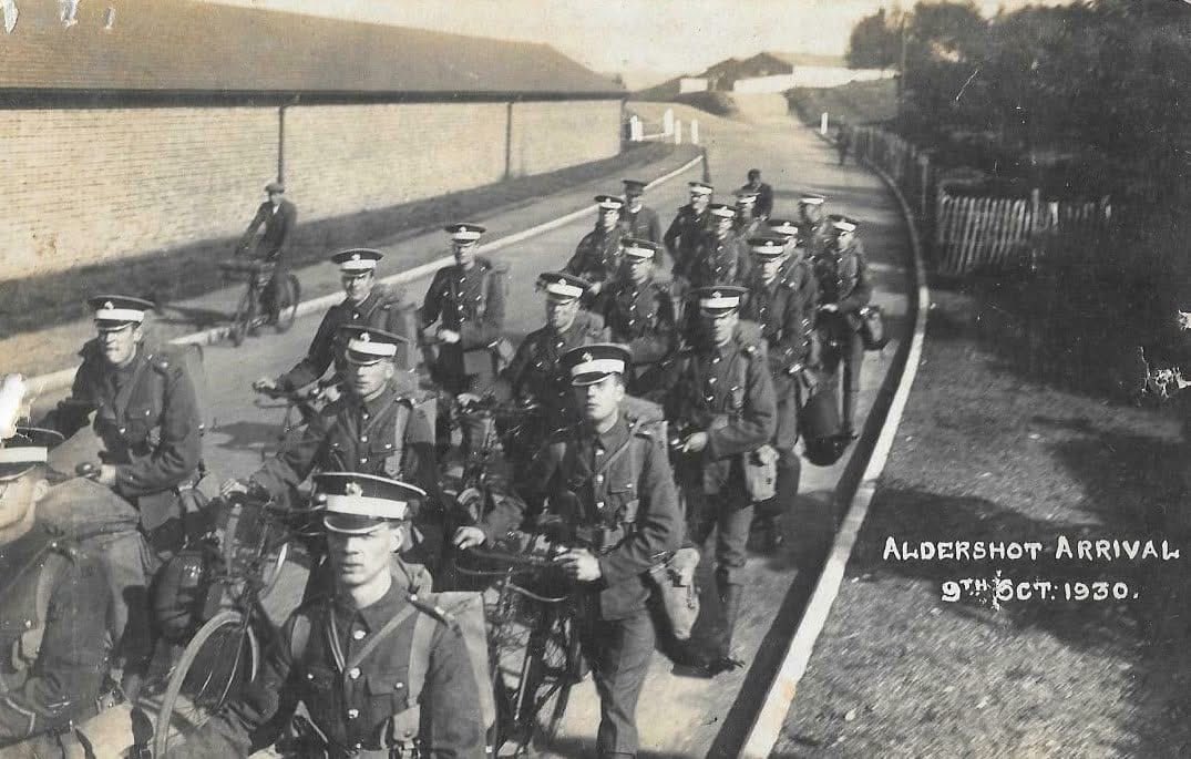 Aldershot_Past's tweet image. Arriving at #Aldershot in 1930. #ColdstreamGuards with Bicycles
