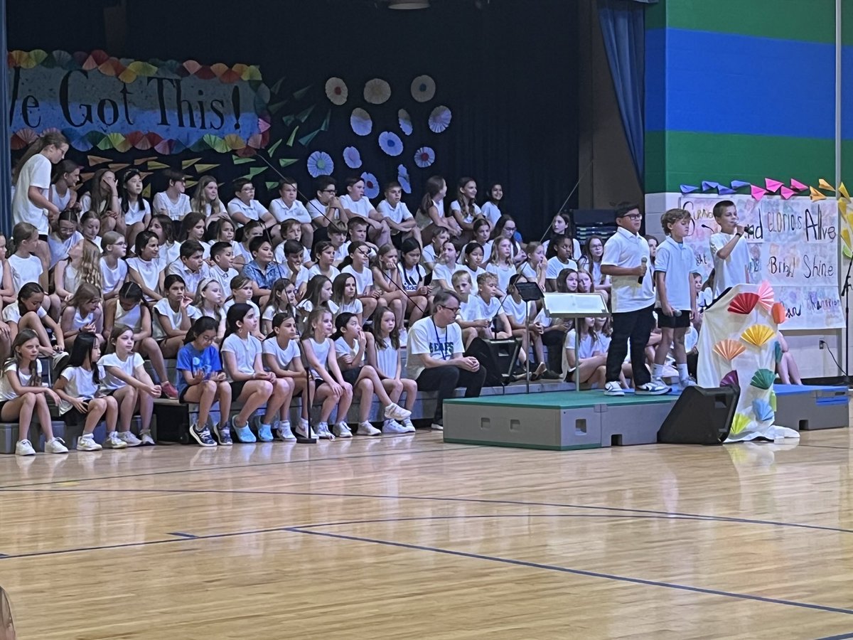 wcsLES's tweet image. So proud of our @wcsLES performers! Excellent message. Excellent performance. 💚💙🐻