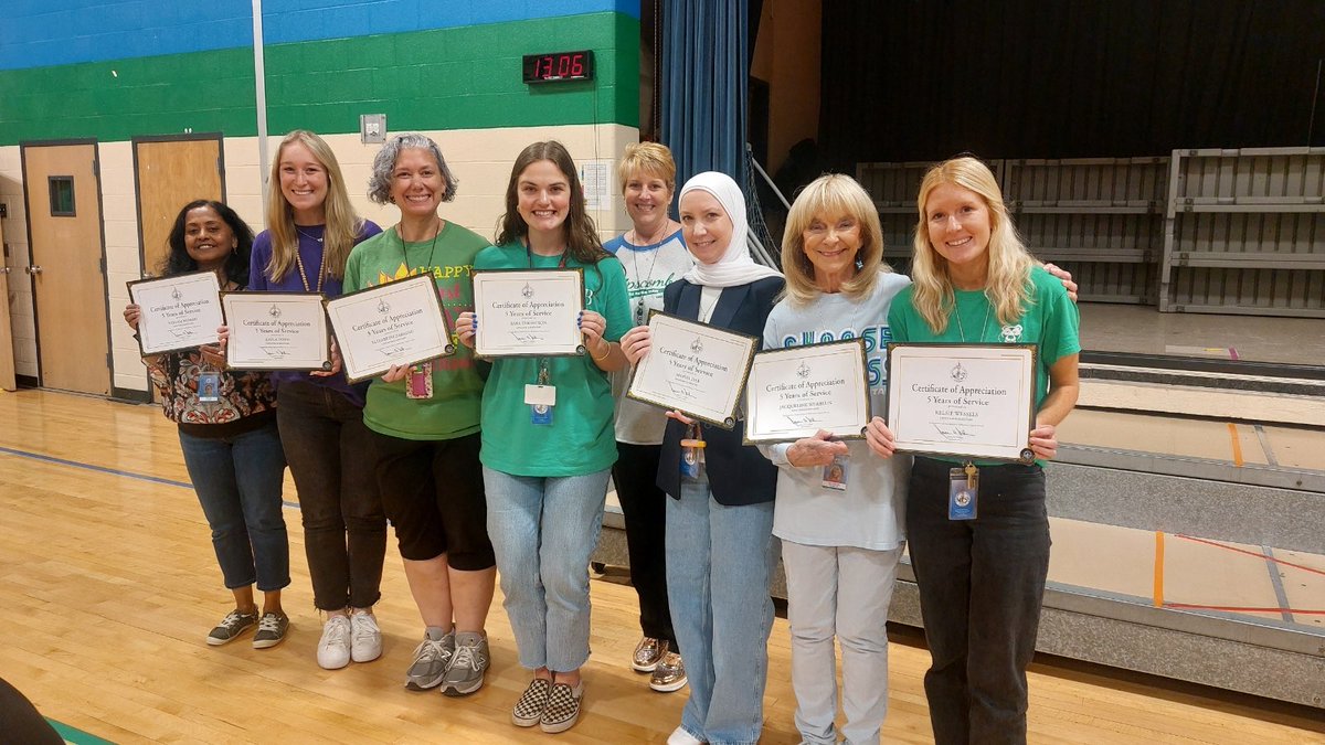 wcsLES's tweet image. Celebrating @wcsLES STAFF with 5 years of service! 👏👏👏💚💙🐻