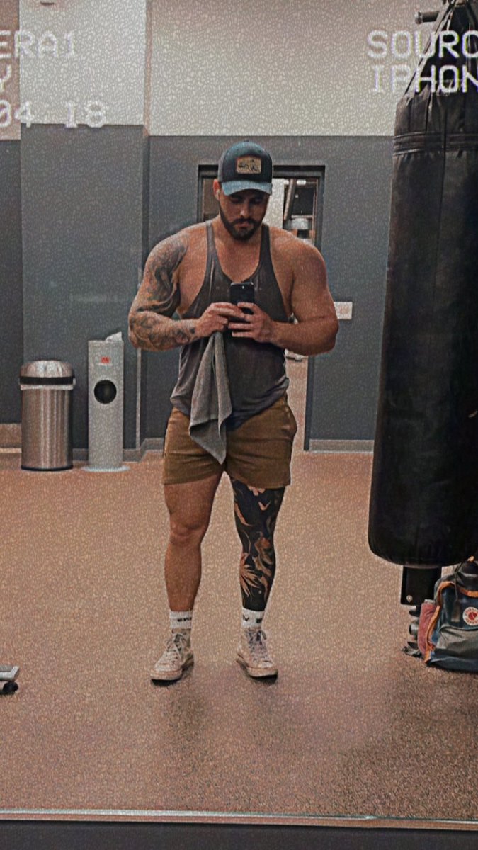 I don’t wanna stop the bulk but I fear I’m getting TOO thicc 😭