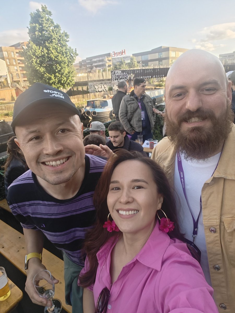 foundertanya's tweet photo. the best conference, the best community at #CreateWith25 ๐ฉท @ClausISaidSo @nocodelife https://t.co/VBQ3w5ZPXa