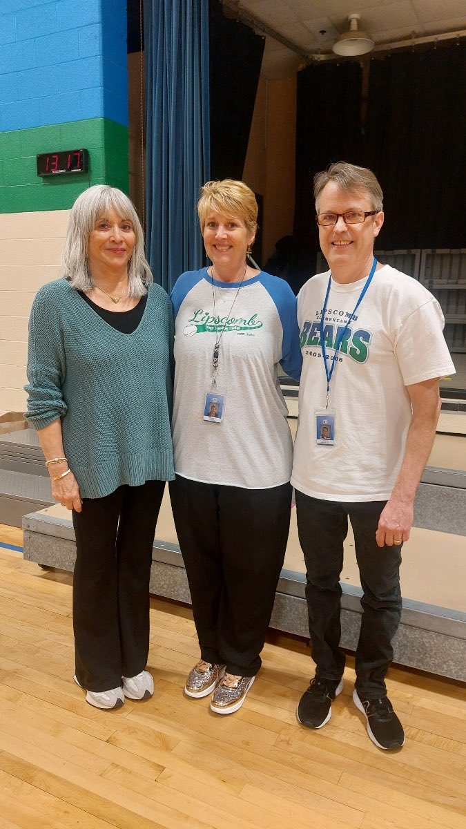 wcsLES's tweet image. @wcsLES is losing two amazing teachers! Congratulations on your retirement! We appreciate you and all you have done for @wcsLES throughout the years! 💚💙🐻 We celebrate you and thank you! 💕💚💙🐻