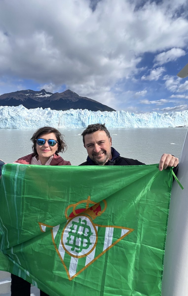 Una locura llamada <a href="/RealBetis/">Real Betis Balompié 🌴💚</a> 💚

Las aventuras de los béticos para ir a Polonia a ver la final de la Conference League son la esencia de la vida. Cada uno tiene su historia escrita en verdiblanco: del
círculo Polar Artico al Caribe  pasando por Argentina 💚💚💚