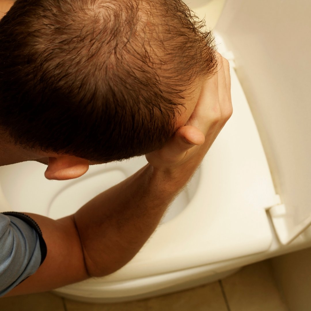 Diagnose this patient 👇 

A 48-year-old man presents to the hospital after several episodes of vomiting blood following periods of forceful retching and vomiting. He has been binge drinking alcohol over the preceding 2 days.

bit.ly/3SxUZzD