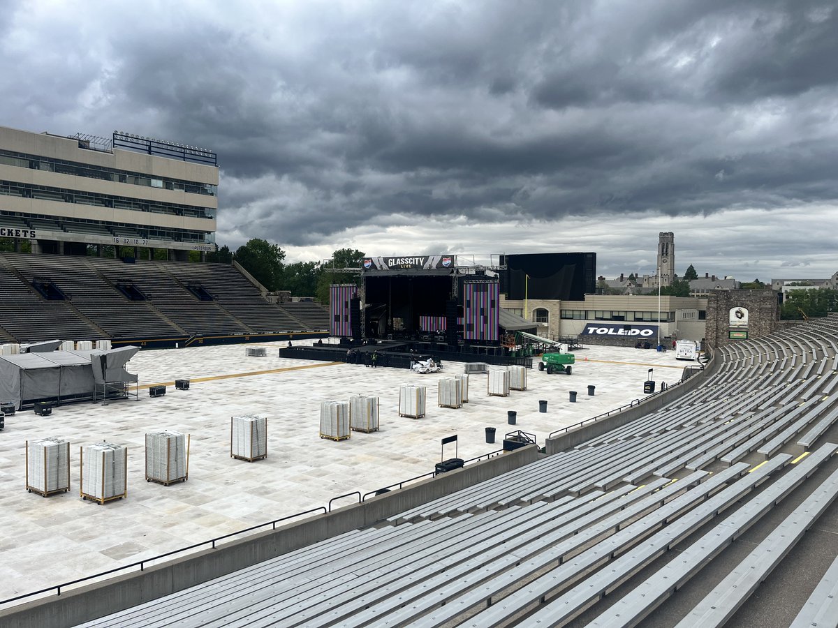 GlassCityLive's tweet photo. The build continues! 🎤

This weekend is going to be massive—and you can still be part of it!

Tickets are going fast—don’t wait, grab yours now!
🎟️: https://t.co/oeOdeToOma 

#GlassCityLive #JACLive #Toledoevents #ZacBrownBand #LiveMusic https://t.co/CHYVeizHKA