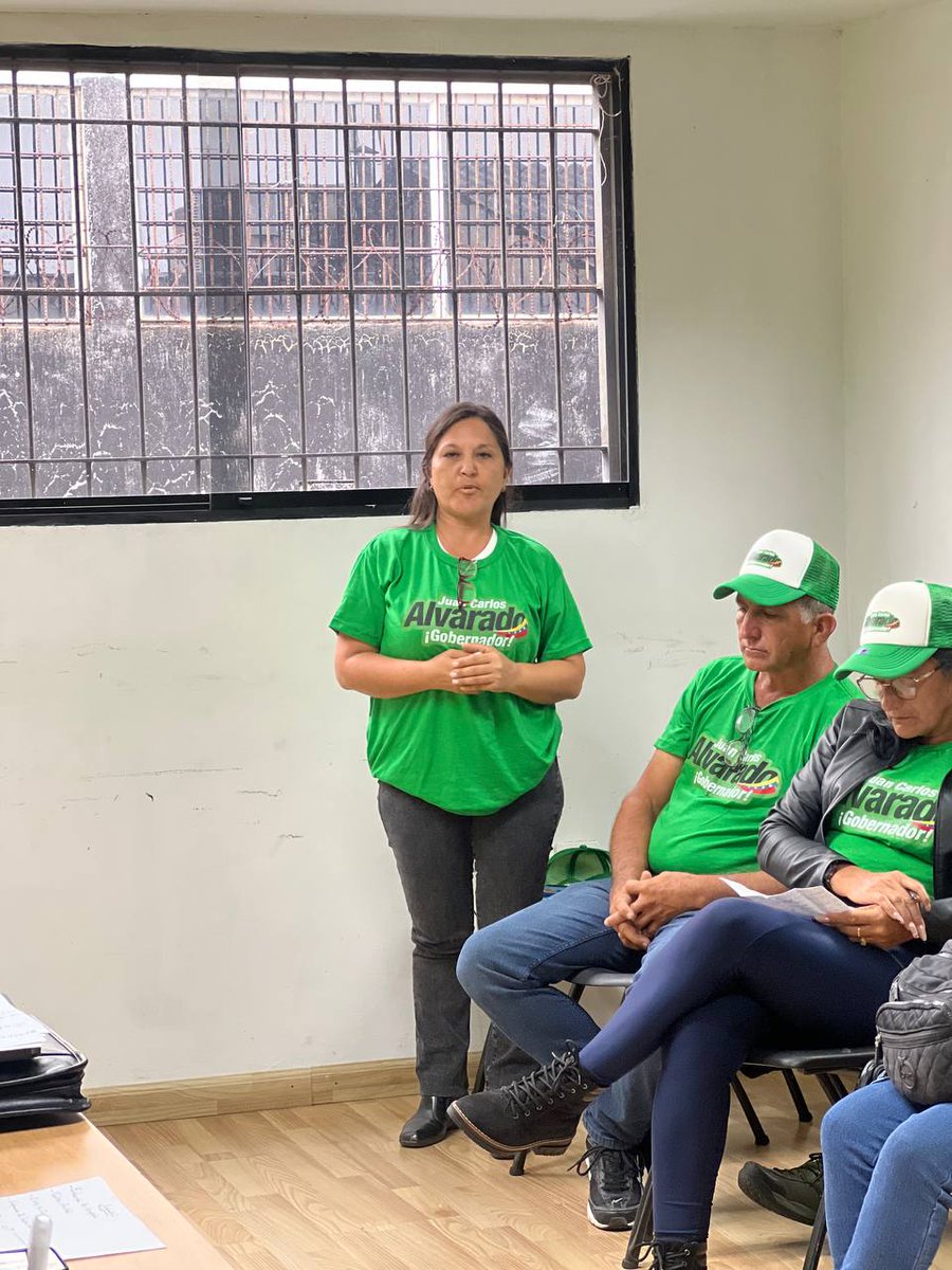 Copei_Partido's tweet photo. Desde el Táchira en reunión de Comité Regional Ampliado con presidentes y secretarios generales de los municipios. 

Afinando detalles finales para el gran triunfo de este 25 de mayo. 

Abajo y en el Centro ✅🟢🗳️ https://t.co/5moOZ0CE91