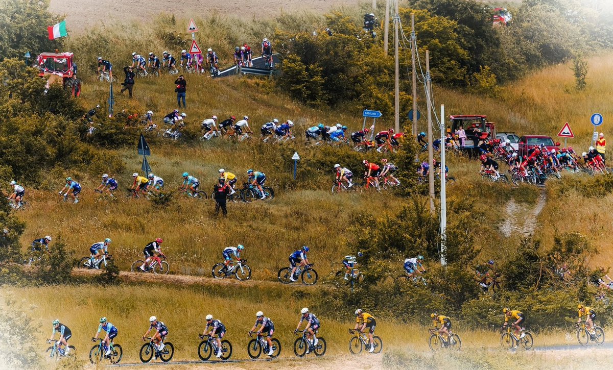 This is one of the most beautiful photos of professional cycling I’ve ever seen. 🤯

<a href="/visualsofharry/">Harry Talbot</a> man 👏🏼 #GirodItalia