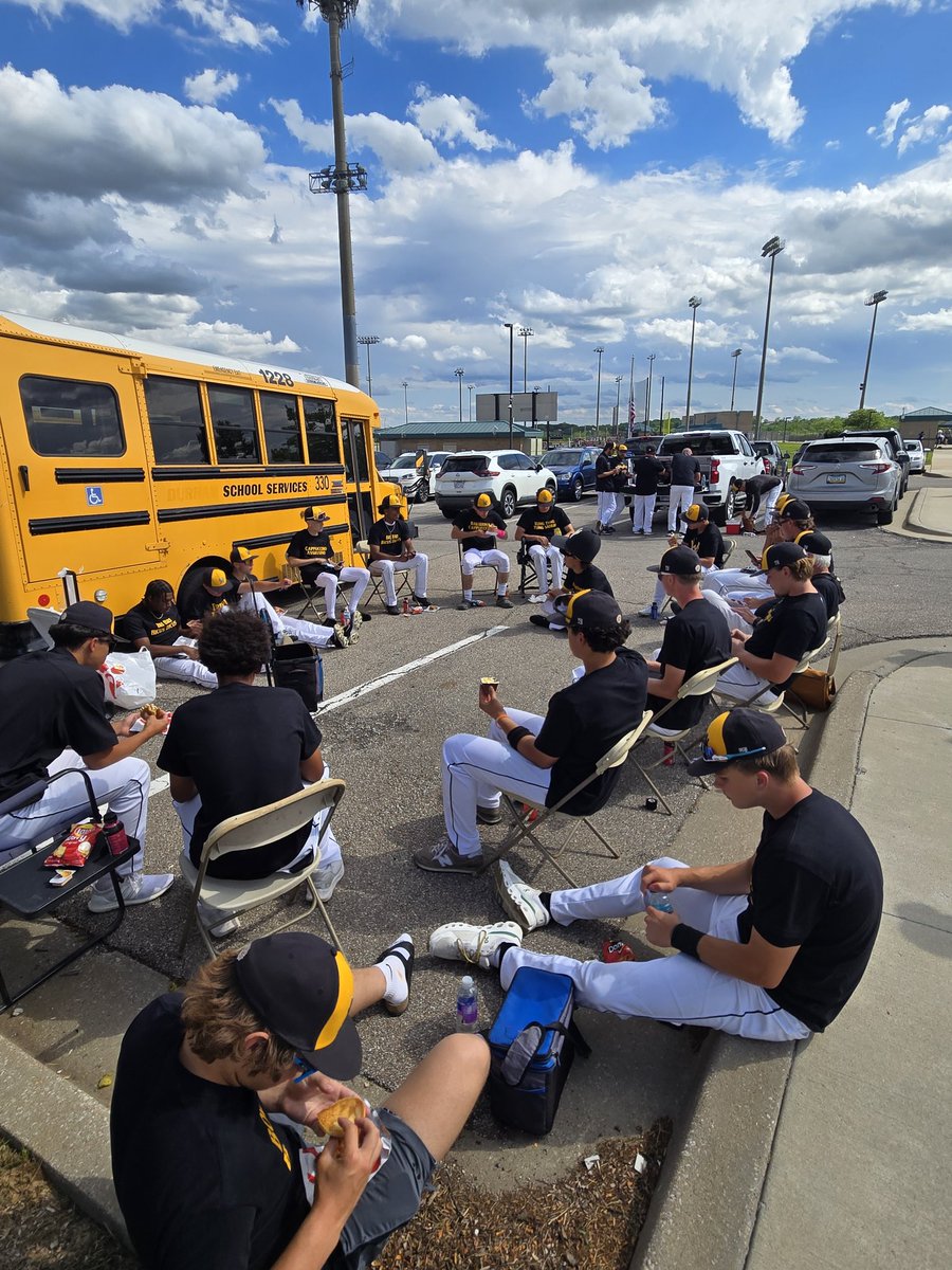 Mike Stein (@steinlenexa) on Twitter photo Shout out to Chick-fil-A Lenexa for helping feed the #vikingboys after their big W in regionals
<a href="/SMWestBaseball/">SM West Baseball</a> Shout out to Chick-fil-A Lenexa for helping feed the #vikingboys after their big W in regionals
<a href="/SMWestBaseball/">SM West Baseball</a>