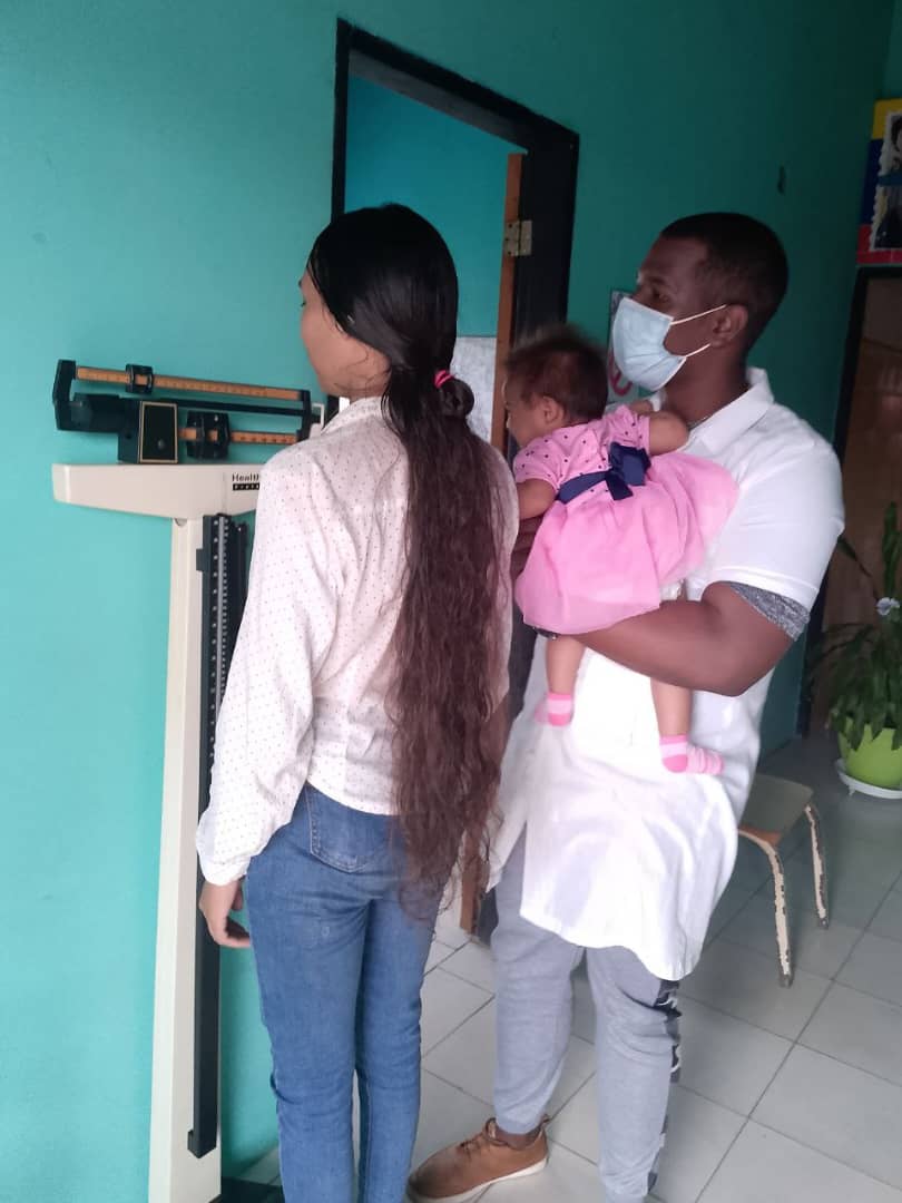 Dr Edney Cuza en consulta en CMP El Zorro atención a pacientes en edad pediátrica
Estado Monagas.
#CubaCoopera
#HechosYNoPalabras