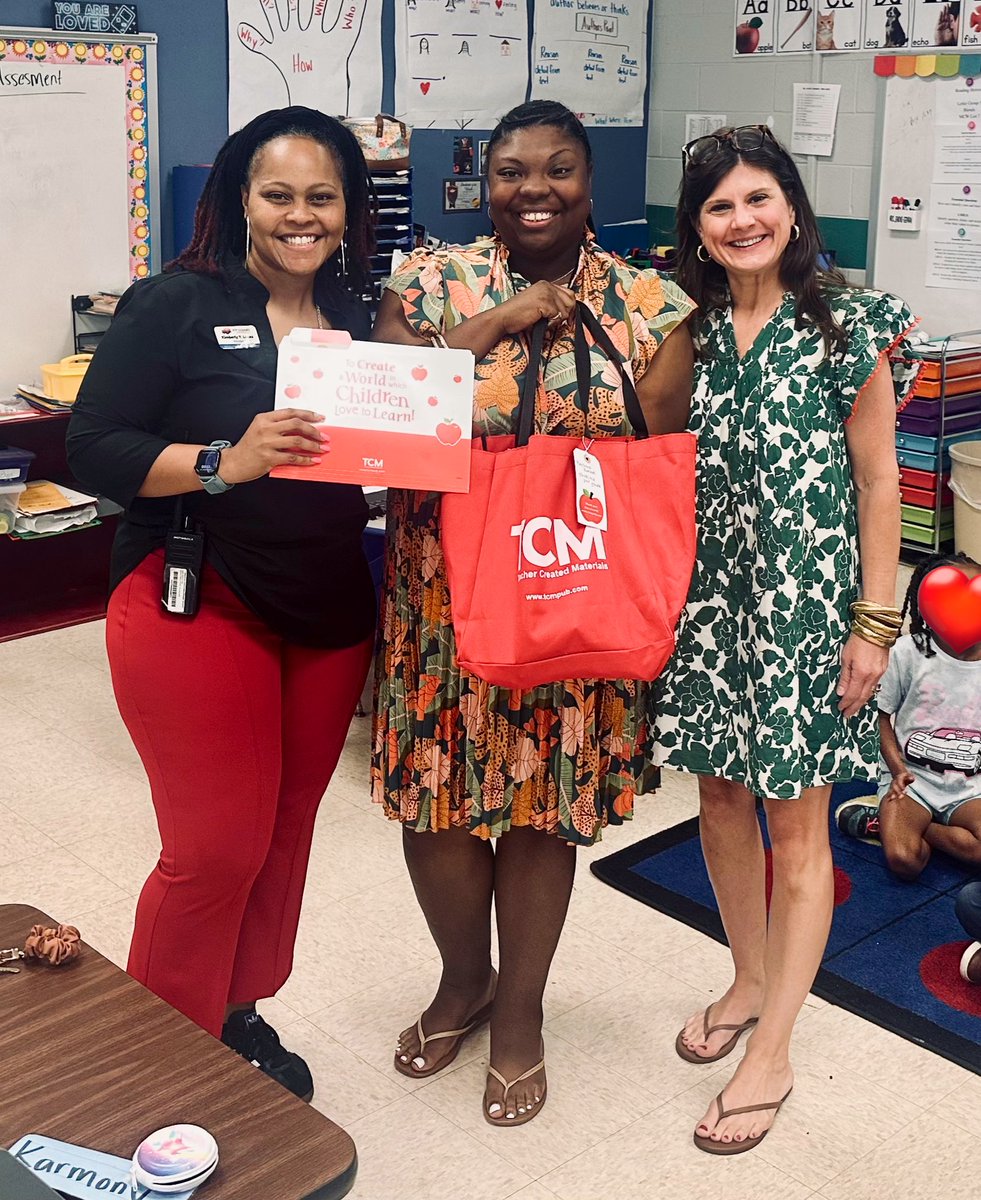 alavelletcmpub's tweet image. Nothing better than reminding teachers how OUTSTANDING they are! Congrats to Ms. Jenkins at @PactolusPirates from @PCS_NC Thank you Principal Lucas! Enjoy your new #ClassroomLibrary Ms. Jenkins! ❤️ @tcmpub @stevelassiter