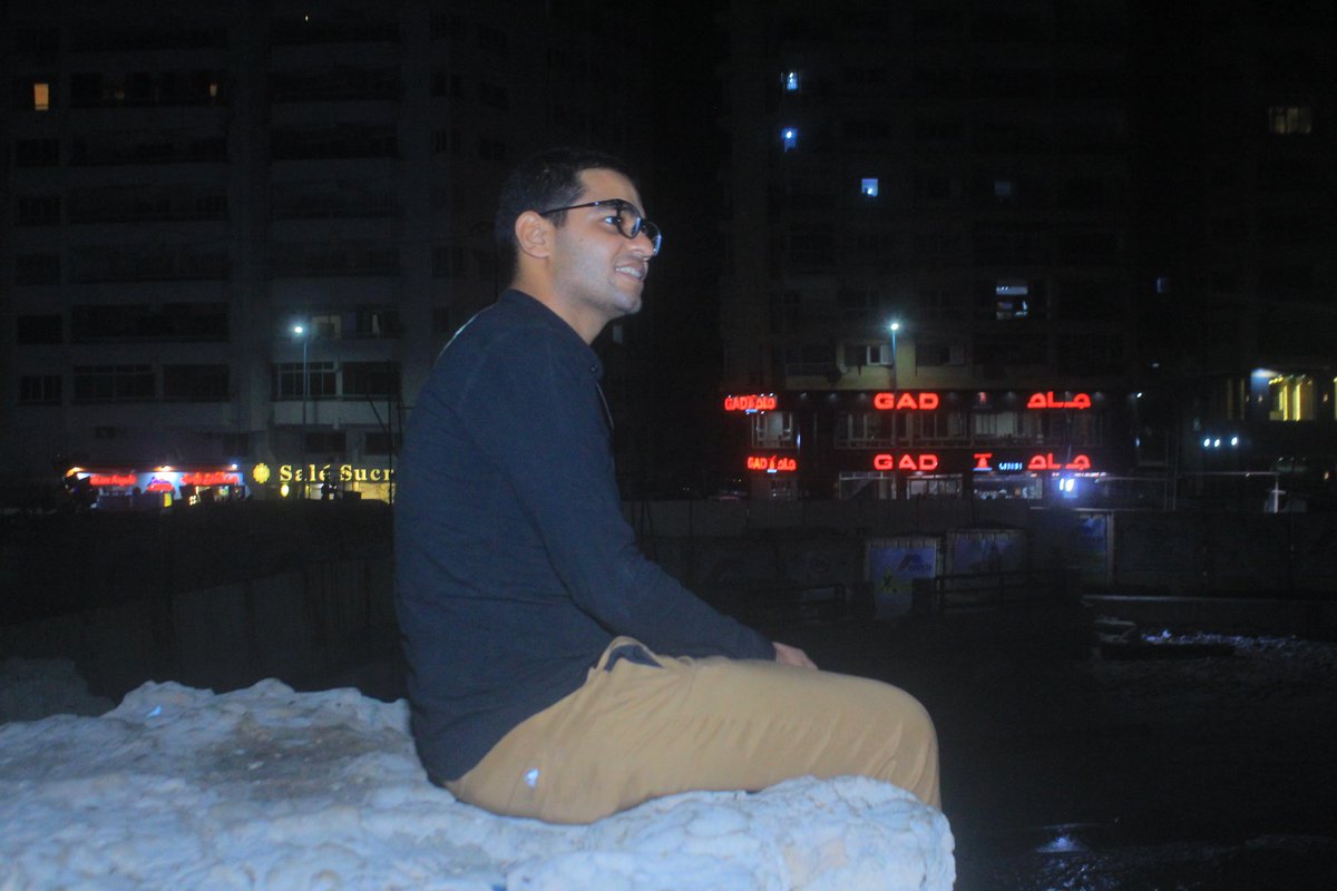 الواحد يخبط مشوار للإسكندرية ويمدد فى البحر إسبوع 
أو أسبوع لدهب 😂😂
ويعمل delete للحياة