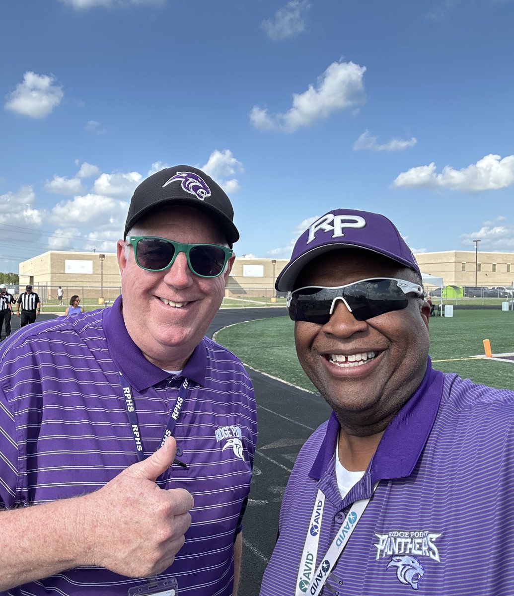 RGAPMobileLive's tweet photo. π¨#SpringFootballGame25π¨: Brogan & Gaines share a few last moments!#SpringBall! Are yβall ready? #IAm! #LetsGoRP! @RPHS_FB @FBISDAthletics https://t.co/5WS1uw3Fdf