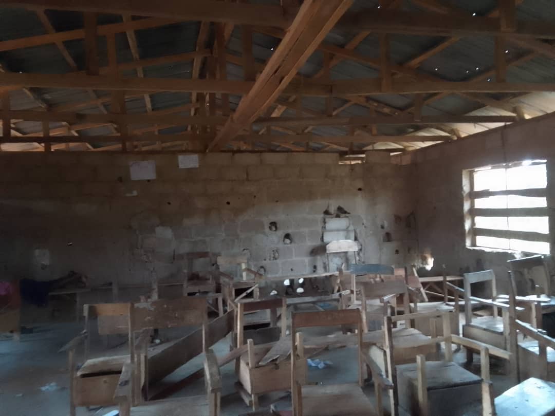 monitng's tweet photo. ATTENTION!!! 

Dear Gov @seyimakinde 

Our team tracked the state of Community Secondary School, Aba Alfa, Olomi in Oluyole LGA, Oyo State. The classrooms are falling apart. When it rains, water pours through the leaking roof, soaking books and forcing students to huddle in corners. During the dry season, the heat is unbearable, making learning almost impossible. The school lacks enough desks and chairs, and many of the windows are dangerously supported with sticks. The walls? They’ve never been cemented since the school was built.

The school has become more than just a symbol of government neglect it has turned into a hideout for criminals at night, posing a threat to students and the entire community. Residents have written countless letters to government authorities, pleading for help. Years have passed, but nothing has been done. The children of Aba Alfa deserve better. Their learning environment shouldn’t endanger their safety or rob them of a future.

What’s more disturbing is the mismatch between government spending and the school’s condition. Oyo State budgeted ₦47.8B for education in 2020, ₦266.6B in 2021, ₦54.1B in 2022, ₦58.2B in 2023, ₦90B in 2024, and over ₦145B is proposed for 2025. International donors like UNICEF, UNESCO, and the Global Partnership for Education have also supported education in the state. Yet this school remains abandoned  with no visible trace of investment.

The people of Olomi are not asking for luxury. They are demanding dignity. A roof that doesn’t leak. Walls that are safe. Desks for every child. A classroom where learning is possible. These are basic rights  not privileges. This situation is unacceptable, and continued silence from the authorities only deepens the injustice.

We call on @seyimakinde and the Oyo State Ministry of Education to take urgent action. The funds are there. The need is clear. It’s time to renovate Community Secondary School, Aba Alfa. These children deserve a future that starts with a safe classroom. #FixAbaAlfa #OyoEducationCrisis
