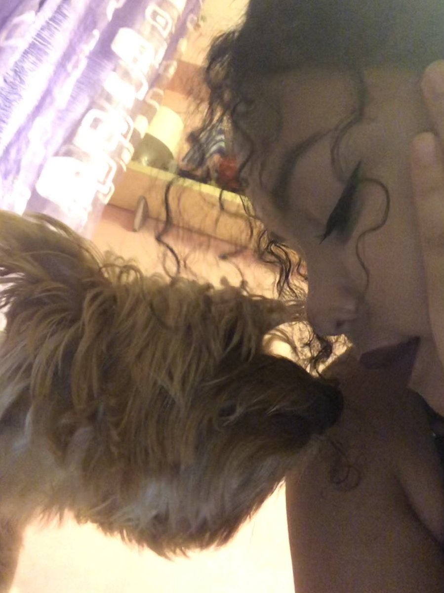 naazaret_'s tweet photo. Hace casi 6 meses se fue el amor de mi vida. 
Todavía escucho el sonido de tus patitas detrás de mí. 
Eras todo y lo seguirás siendo en todas mis vidas!!! Te echo de menos como nadie se puede imaginar 💘 https://t.co/XQSLiXLTz9