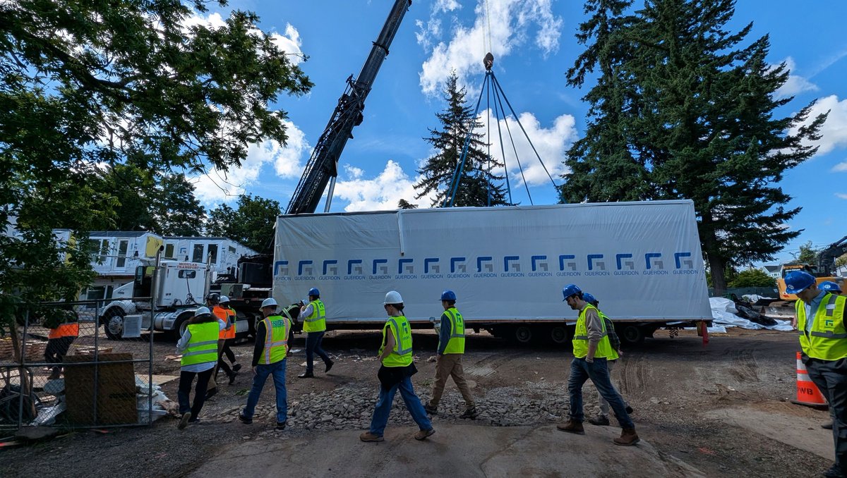 GuerdonModular's tweet image. In Portland celebrating the 14-unit Park 20 modular townhomes on 72nd Ave!
🛠️ First modular project for @GreenCanopyNODE
🔧 @bentlevelinc brought deep experience
🚧 @jackedupjackedco handled the lifts
🎯 @foglightfarms ran the event
🏗️ @tuyodevelopment brought it all together