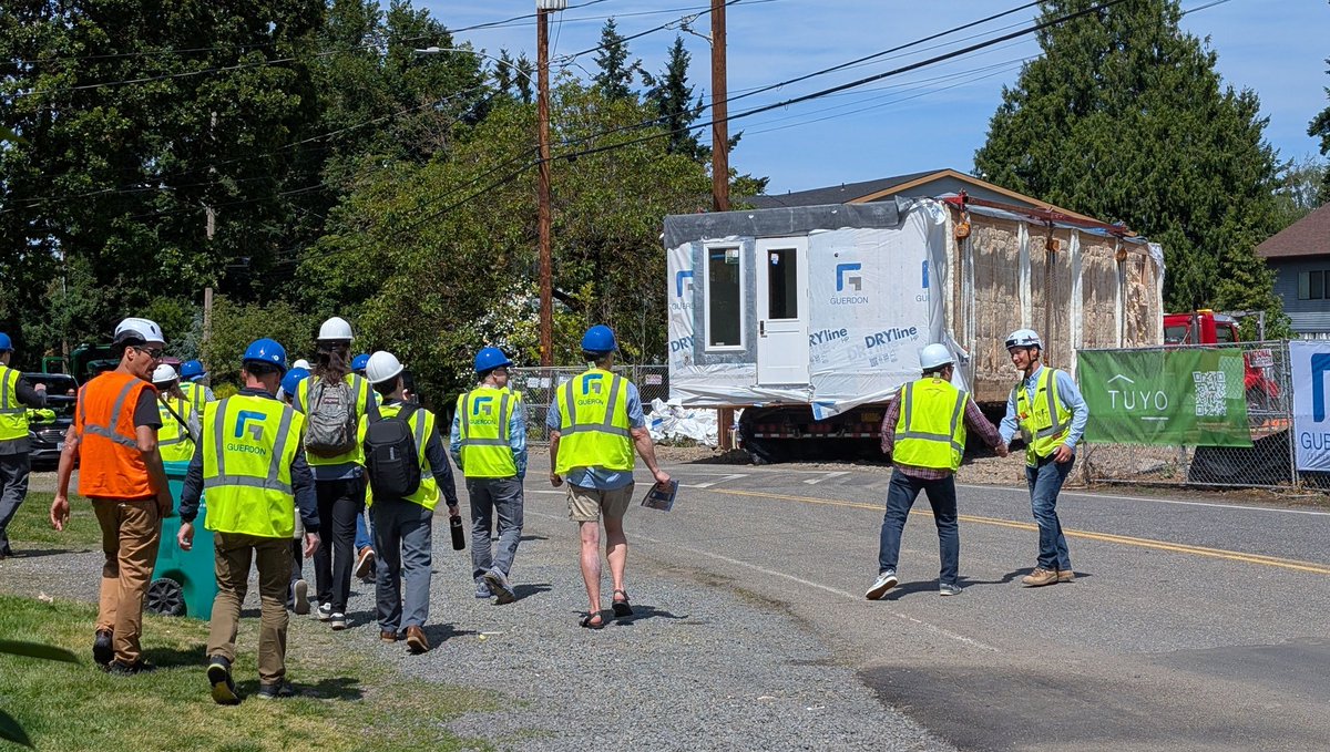 GuerdonModular's tweet image. In Portland celebrating the 14-unit Park 20 modular townhomes on 72nd Ave!
🛠️ First modular project for @GreenCanopyNODE
🔧 @bentlevelinc brought deep experience
🚧 @jackedupjackedco handled the lifts
🎯 @foglightfarms ran the event
🏗️ @tuyodevelopment brought it all together