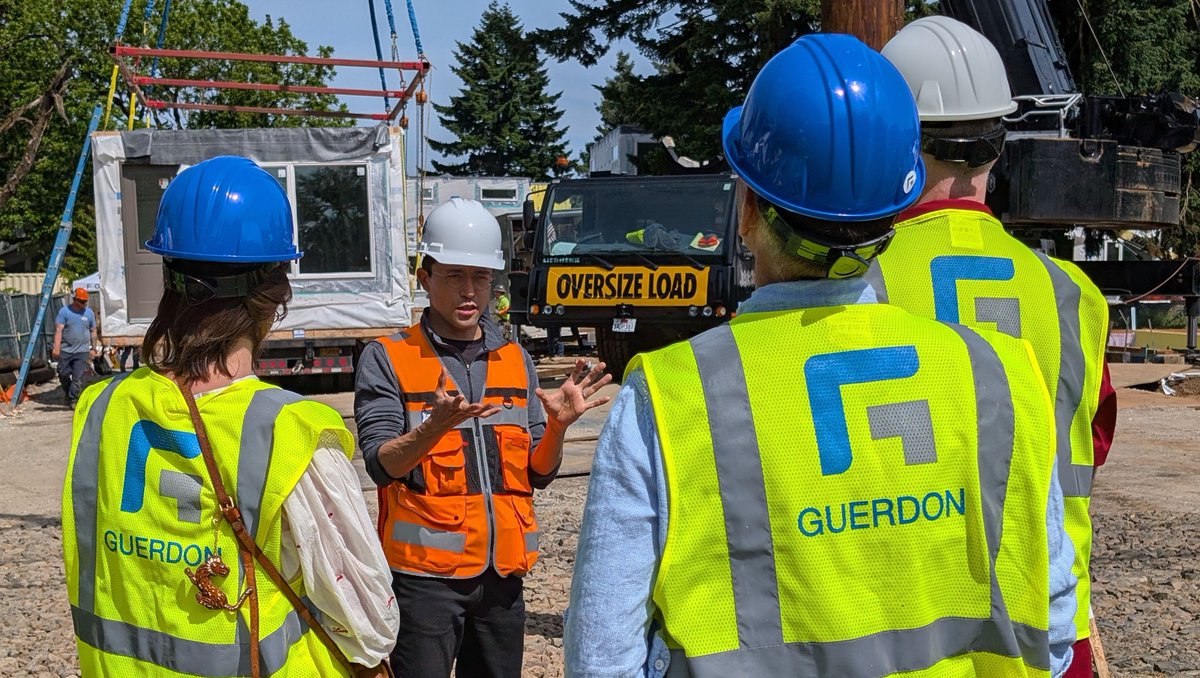 GuerdonModular's tweet image. In Portland celebrating the 14-unit Park 20 modular townhomes on 72nd Ave!
🛠️ First modular project for @GreenCanopyNODE
🔧 @bentlevelinc brought deep experience
🚧 @jackedupjackedco handled the lifts
🎯 @foglightfarms ran the event
🏗️ @tuyodevelopment brought it all together