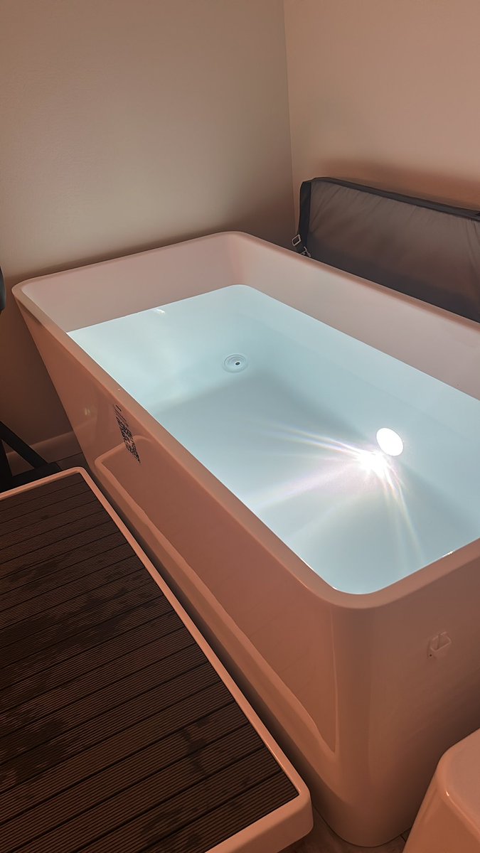 Cavitator.eth (@cavitator_fl) on Twitter photo I’m starting to have fun with the Plunge after I realized I was missing it in my off days. 
Enjoying the cold more and more. 🧊 I’m starting to have fun with the Plunge after I realized I was missing it in my off days. 
Enjoying the cold more and more. 🧊