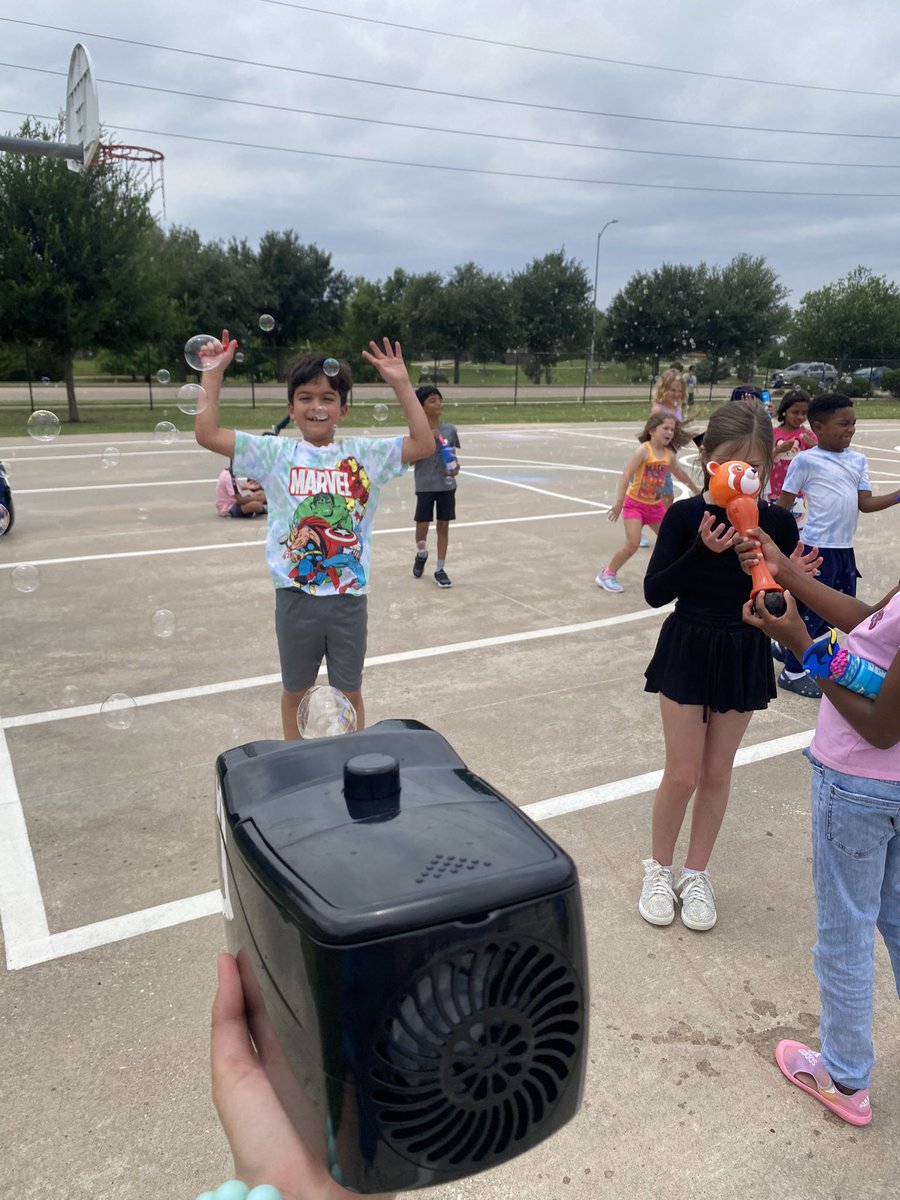 mscarolinehill's tweet photo. @CVME_Huskies Bubble Day to celebrate our bubble brains!🧠 https://t.co/OETy322R67