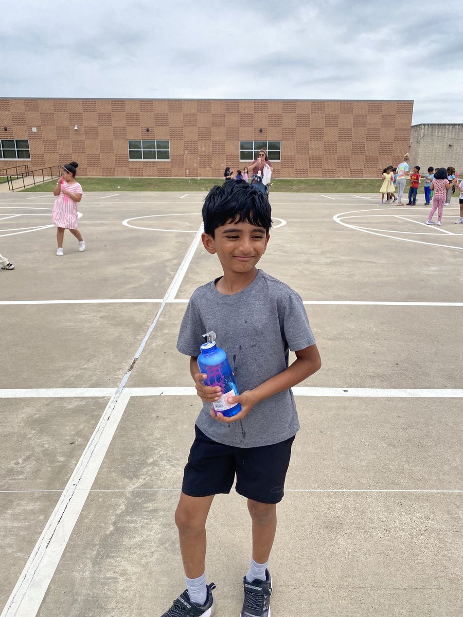mscarolinehill's tweet photo. @CVME_Huskies Bubble Day to celebrate our bubble brains!🧠 https://t.co/OETy322R67