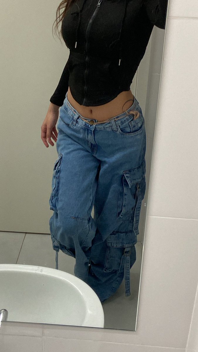 nesladeki's tweet photo. calça belíssima https://t.co/yqLexqUmyA