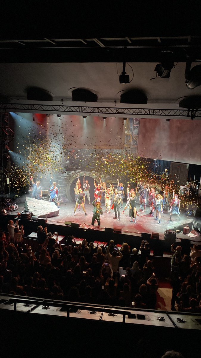 els199218's tweet photo. Tonight’s viewing was @BatTheMusical on behalf of @FairyPowered 🦇🎸 I’ve been a fan since the show first opened in 2017, so it was a joy to be reviewing in London tonight 🖤❤️ https://t.co/fhmeSHleuF