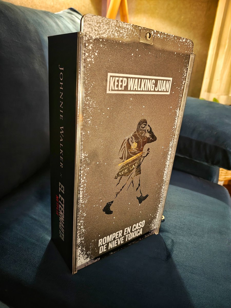 Lbaini's tweet photo. El que dejó a Lucas sin libre albedrío.

Hermosa la edición limitada de Johnnie Walker x El Eternauta. https://t.co/qKcAm1U9rh
