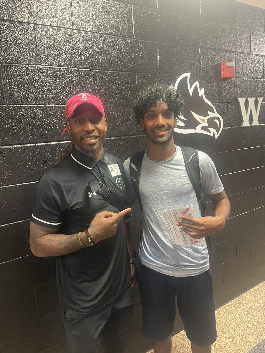 HarshilMuppala's tweet image. Thanks to @Coach_PinkHat and @CatholicU_FB for stopping by today! Loved hearing about the program! Look forward to being on campus soon!
@MoeN5GMeniacs @sweatt_chris @UtProsim74 @carljfred @FHSSOUTHRIDING @FSR_Varsity_FB @PrepRedzoneVA @andrejones1185 @One11Recruiting