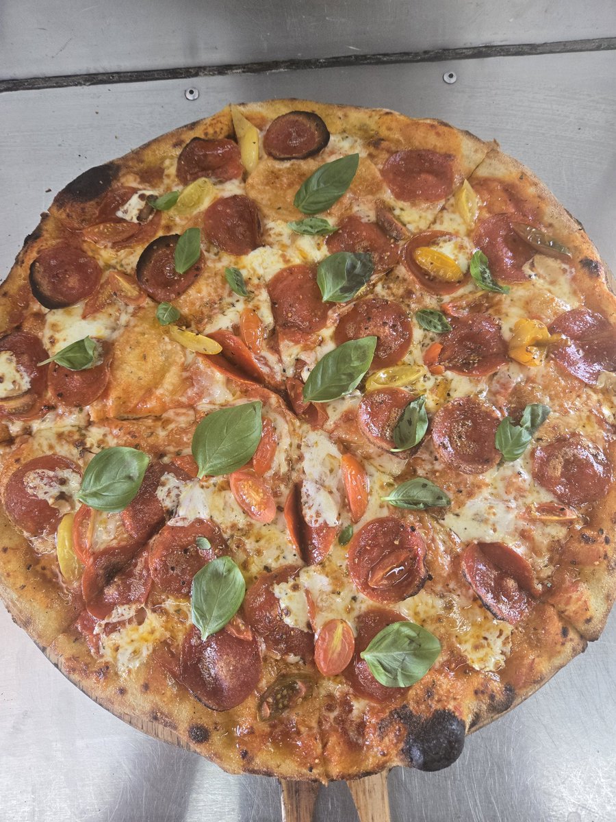 Pizza Shark tweet media