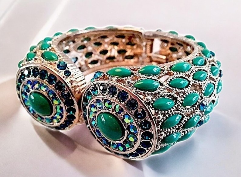 renaissancefai's tweet photo. Faux Turquoise Beaded Large Bracelet Clamper, Aqua Blue AB Rhinestones, Silver Tone Ornate, Chunky Vintage
https://t.co/YaHuriHeU1?
#bracelet #clamper #vintage #large #chunky #rhinestones #turquoise #beading #openwork #filigree #YuHong #designer #signed #statement #runway https://t.co/GKgt1Yb5B4