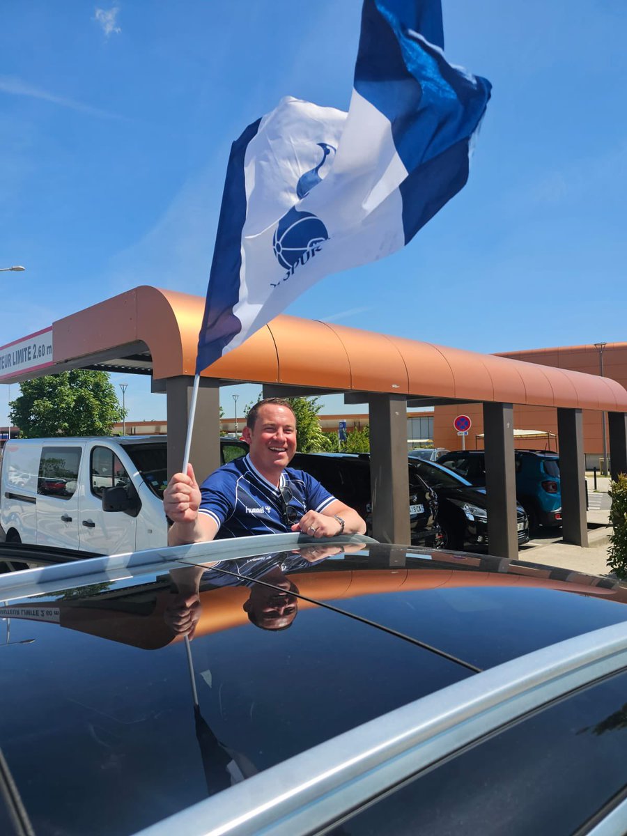 Just got home from an incredible 3 day trip. Last night will live we me forever. Fans still out there hope you have a safe journey home and I’m looking forward to continuing the party tomorrow evening and Sunday #COYS
