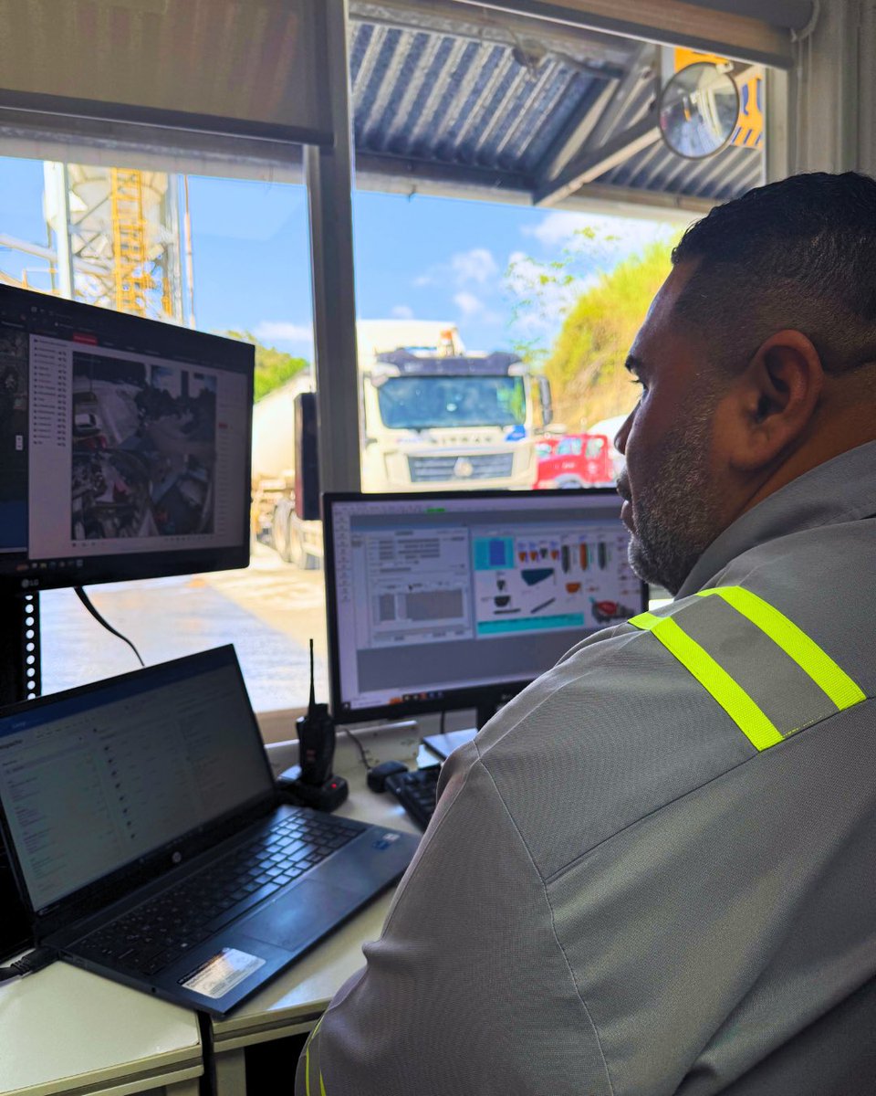 Una entrega de concreto no empieza en la planta.
Empieza con planificación, revisión de mezclas, y un equipo que no deja nada al azar.

📍Puntualidad, calidad y compromiso.

#concretosdelsol #concretopanama
