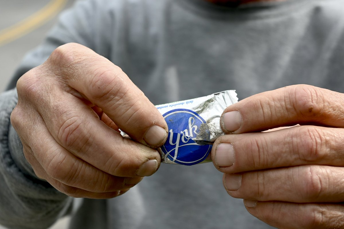 Jason Schreiber (@schreibernews) on Twitter photo An Exeter #NH landscaper is fed up with the foil wrappers that have been tossed out along the same stretch of roadway for years. Now he’s taking action to stop the Peppermint Pattie polluter. My story in <a href="/UnionLeader/">UnionLeader.com</a>. unionleader.com/news/human_int… An Exeter #NH landscaper is fed up with the foil wrappers that have been tossed out along the same stretch of roadway for years. Now he’s taking action to stop the Peppermint Pattie polluter. My story in <a href="/UnionLeader/">UnionLeader.com</a>. unionleader.com/news/human_int…