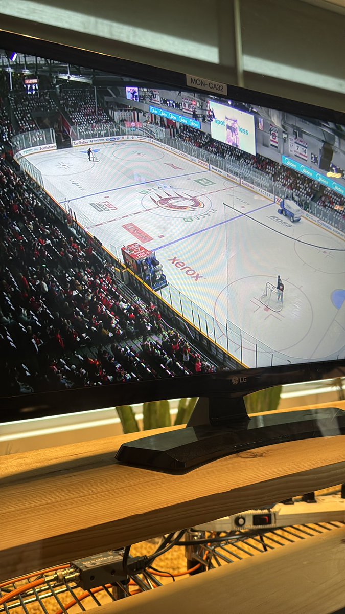 Jasmin Leroux (@jasmin_leroux) on Twitter photo Je frappe en relève de Claudine ce soir qui décrit le match des Roses de Mtl.
2e match de la finale de la Coupe Walter <a href="/thepwhlofficial/">PWHL</a>
J’y serai à la description dès 19h avec les collègues Isabelle Leclaire, <a href="/AABarbeau/">Andrée-Anne Barbeau</a> et <a href="/KarellEmard/">Karell Emard</a> sur <a href="/RDSca/">RDS</a>
Ottawa mène la finale 1-0! Je frappe en relève de Claudine ce soir qui décrit le match des Roses de Mtl.
2e match de la finale de la Coupe Walter <a href="/thepwhlofficial/">PWHL</a>
J’y serai à la description dès 19h avec les collègues Isabelle Leclaire, <a href="/AABarbeau/">Andrée-Anne Barbeau</a> et <a href="/KarellEmard/">Karell Emard</a> sur <a href="/RDSca/">RDS</a>
Ottawa mène la finale 1-0!