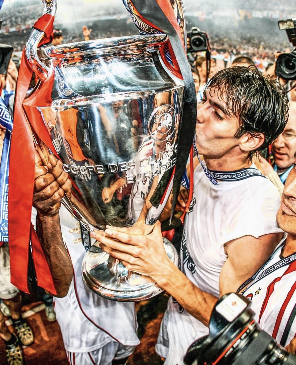 23 maggio 2007
Stadio Olimpico, Atene.
Finale di Champions League.
Milan-Liverpool 2-1
Inzaghi F., Inzaghi F., Kuijt.
Milan Campione d'Europa per la sua settima volta.😎
Forza Vecchio Cuore❤️🖤🔝