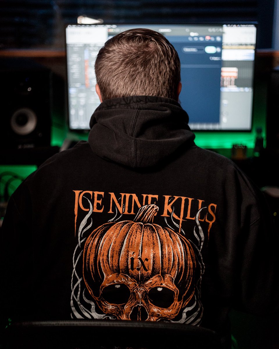 mixedbyblitz's tweet photo. i need a hard caption https://t.co/uJQJG3CmQp