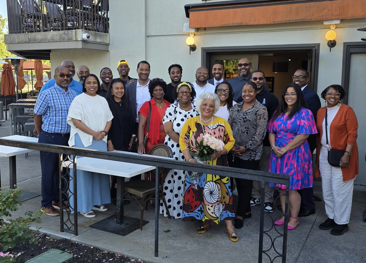 MtDiabloUSD's tweet photo. #MDUSD's Black Educators Association honored Student Services Dir. Dr. Felicia Stuckey-Smith for her unparalleled impact on education at her Retirement Party, where she spoke about their collective purpose as educators &amp; many shared stories of community, inspiration &amp; resilience! https://t.co/WyBIDJFONN