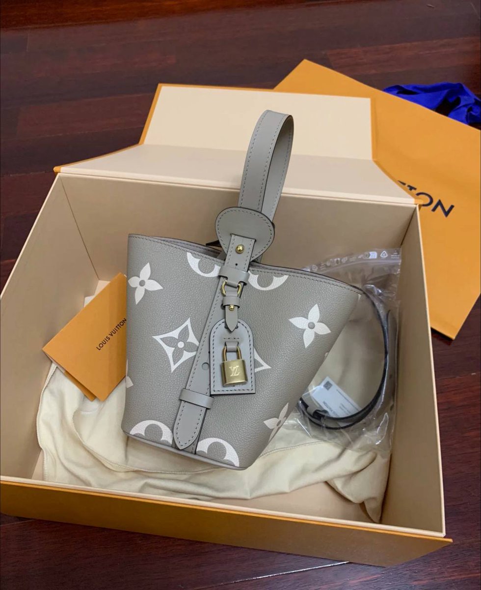 LV all in bb elephant gray 2025 new style
After struggling with the old flower and elephant gray, I finally chose elephant gray🐘. This size is perfect